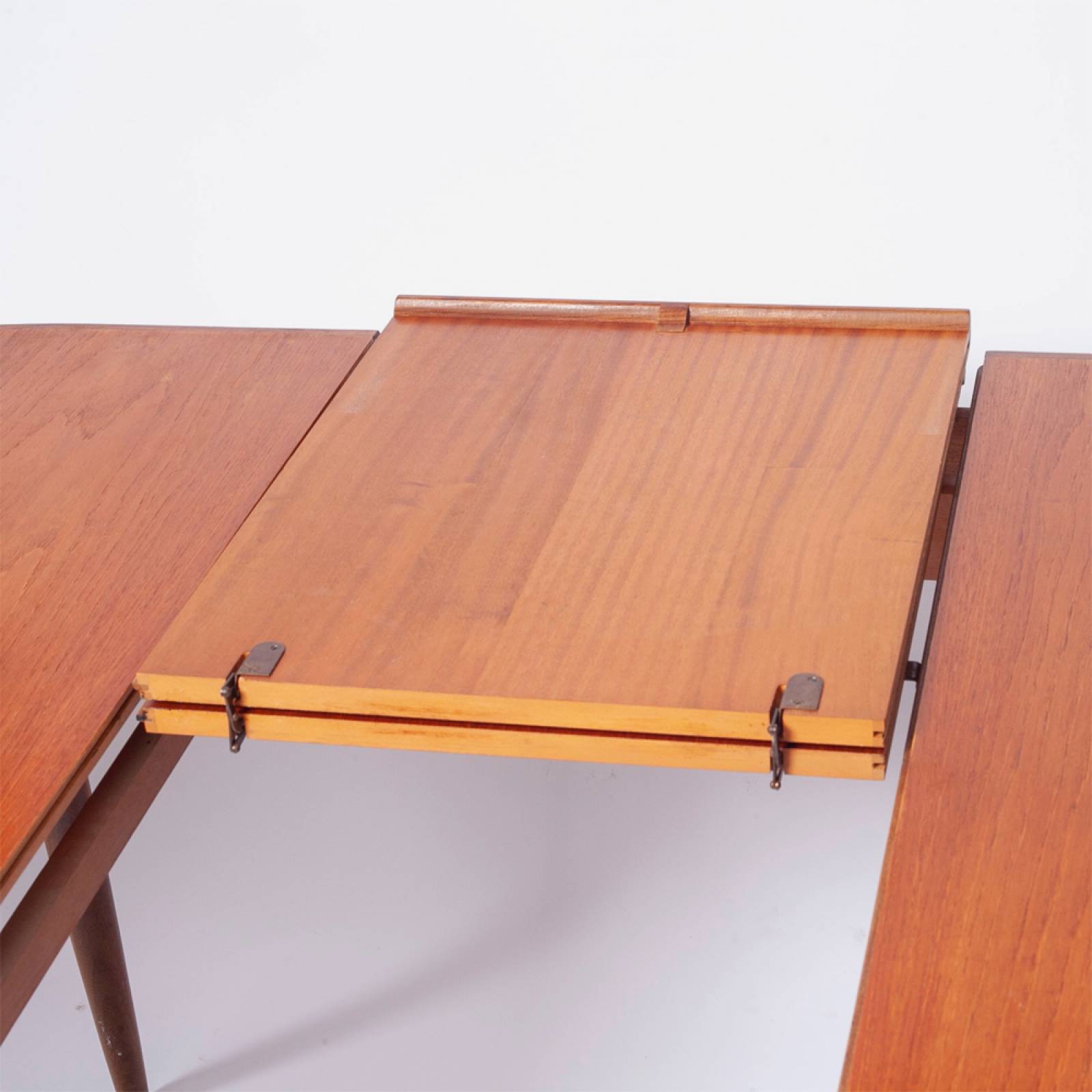 1960s G Plan Oval Extending Dining Table Model 4387 thumbnails