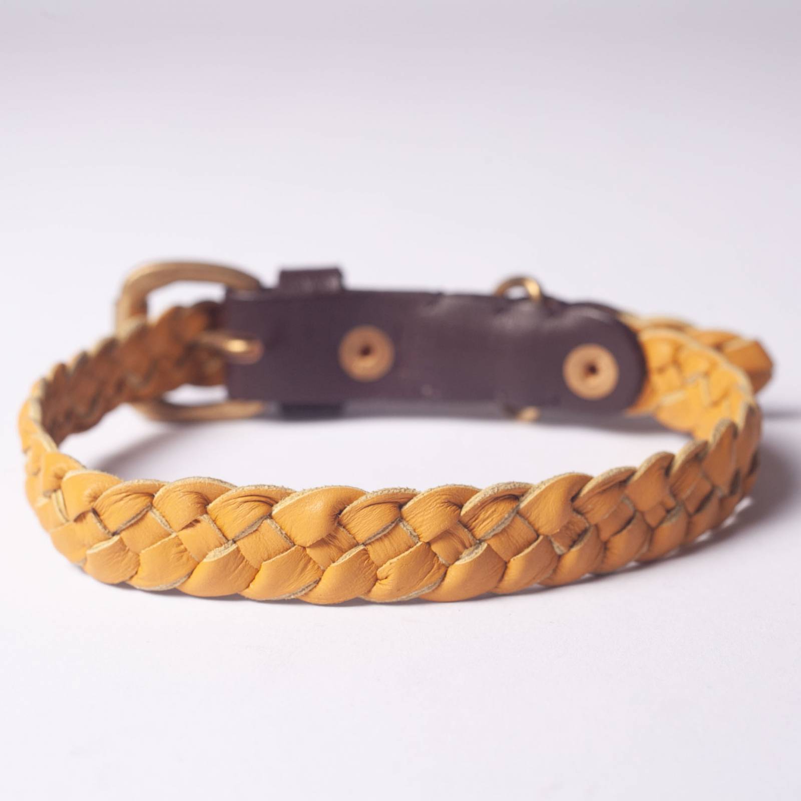 Windsor Leather Dog Collar In Wheat - Medium thumbnails