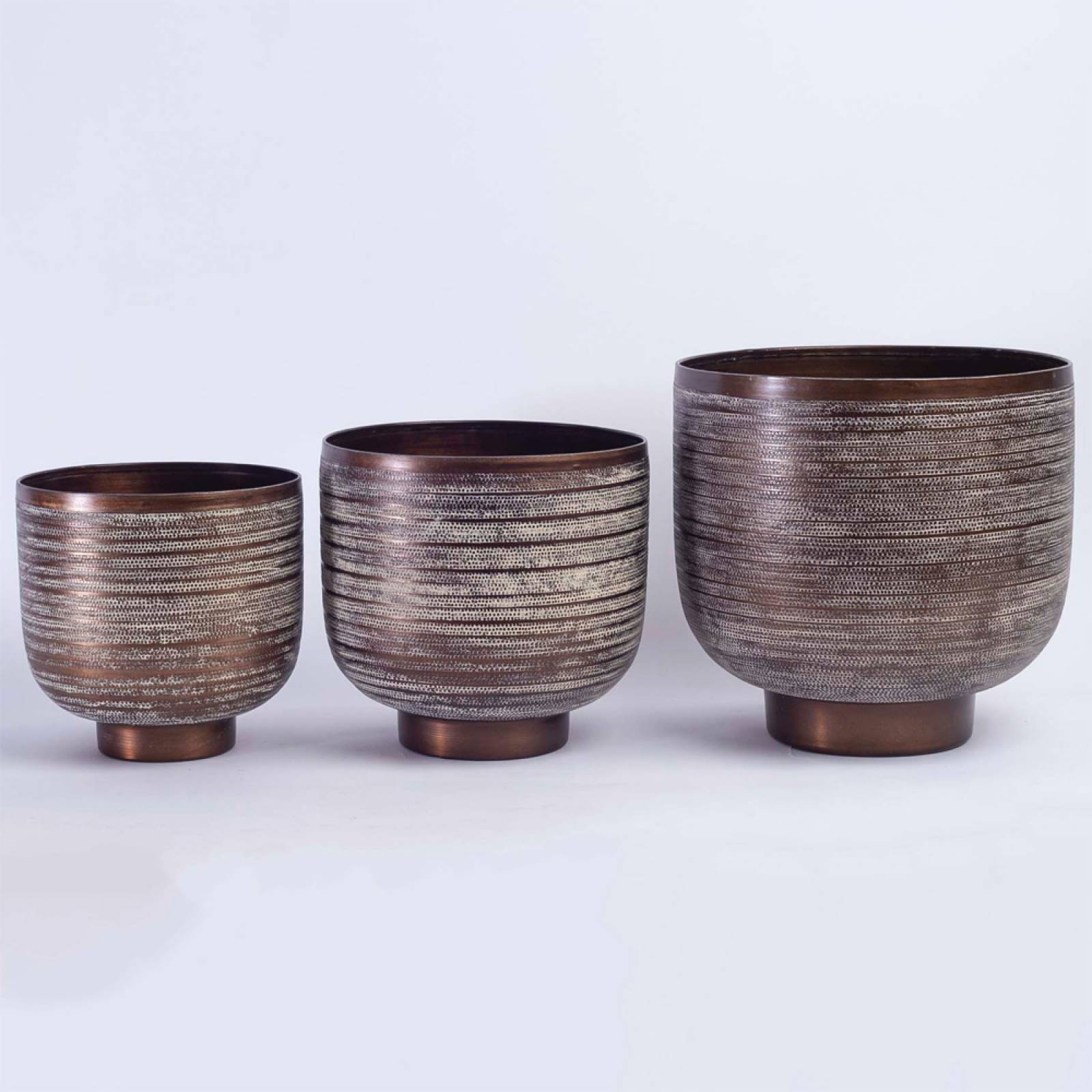 Medium Hand Hammered Aluminium Flower Pot 23x23cm thumbnails