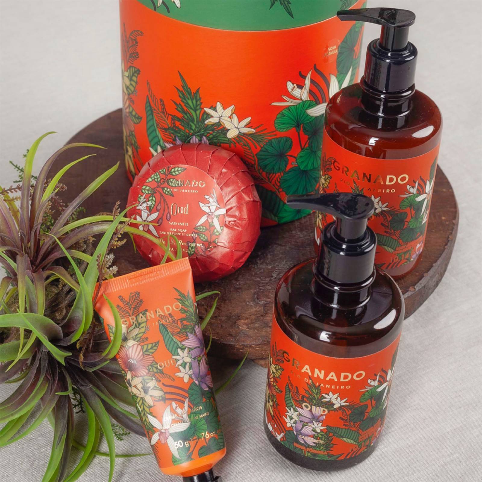 Oud Gift Box By Granado thumbnails