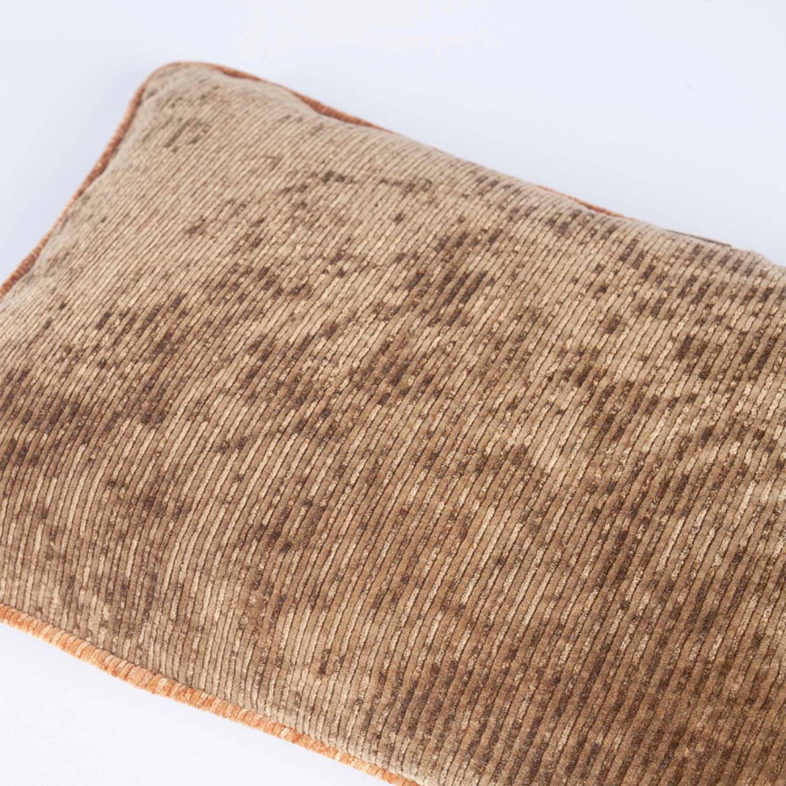 Pioni Rectangular Velvet Cushion In Pink 50x30 thumbnails