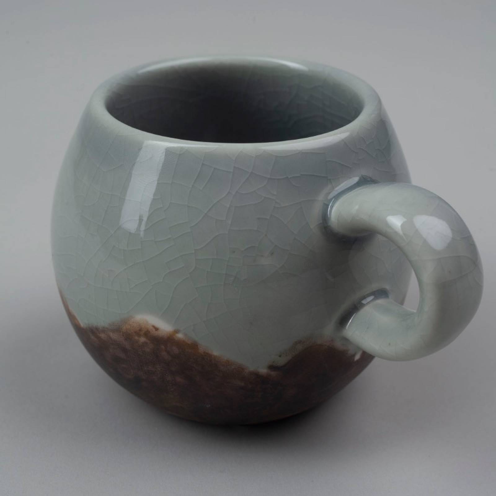 Rounded Stoneware Mug In Two Tone Brown & White thumbnails