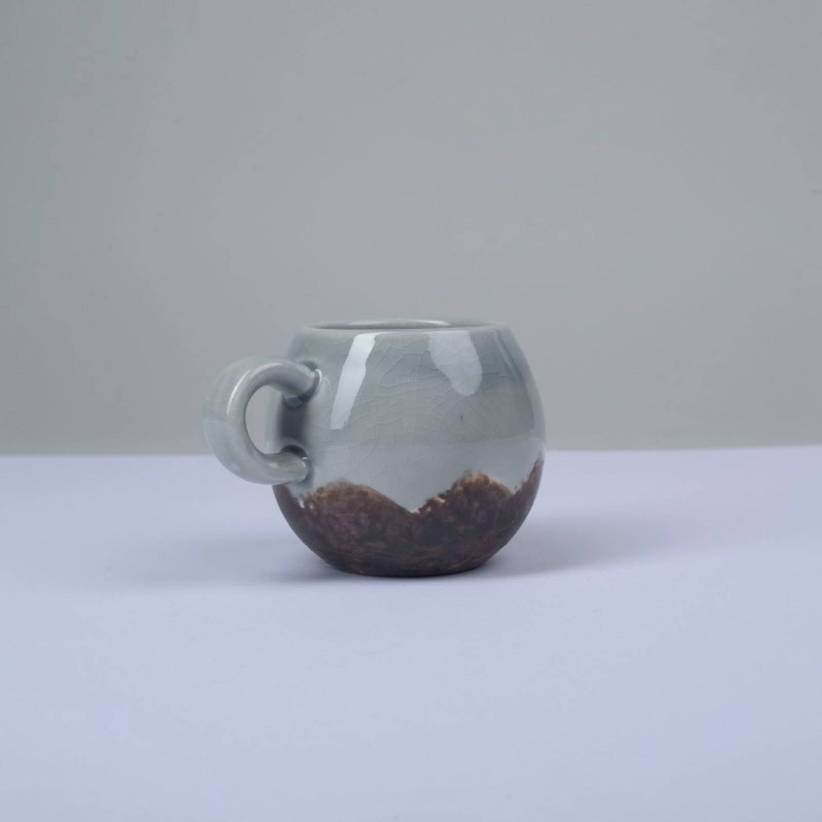 Rounded Stoneware Mug In Two Tone Brown & White thumbnails