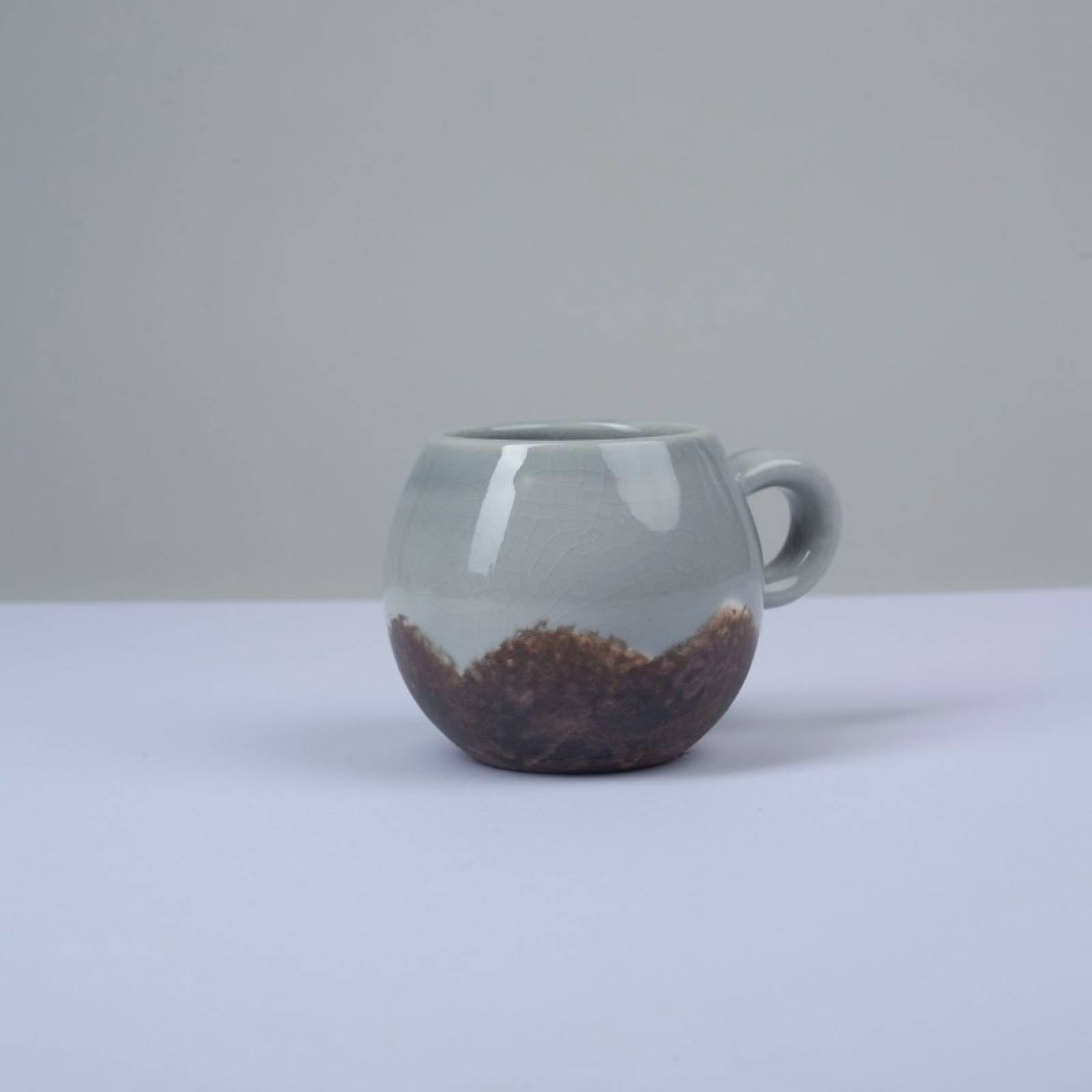 Rounded Stoneware Mug In Two Tone Brown & White thumbnails