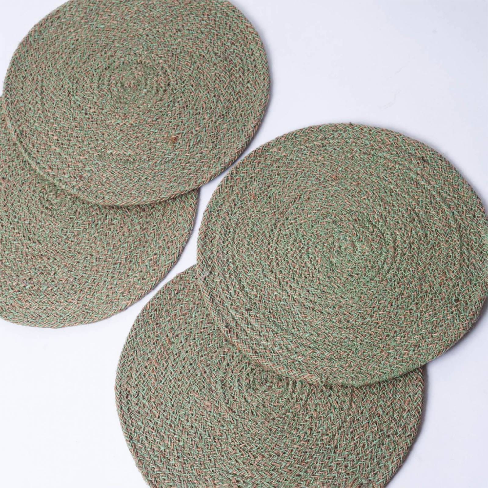 Set Of 4 Jute Placemats In Limpid Green 27cm thumbnails