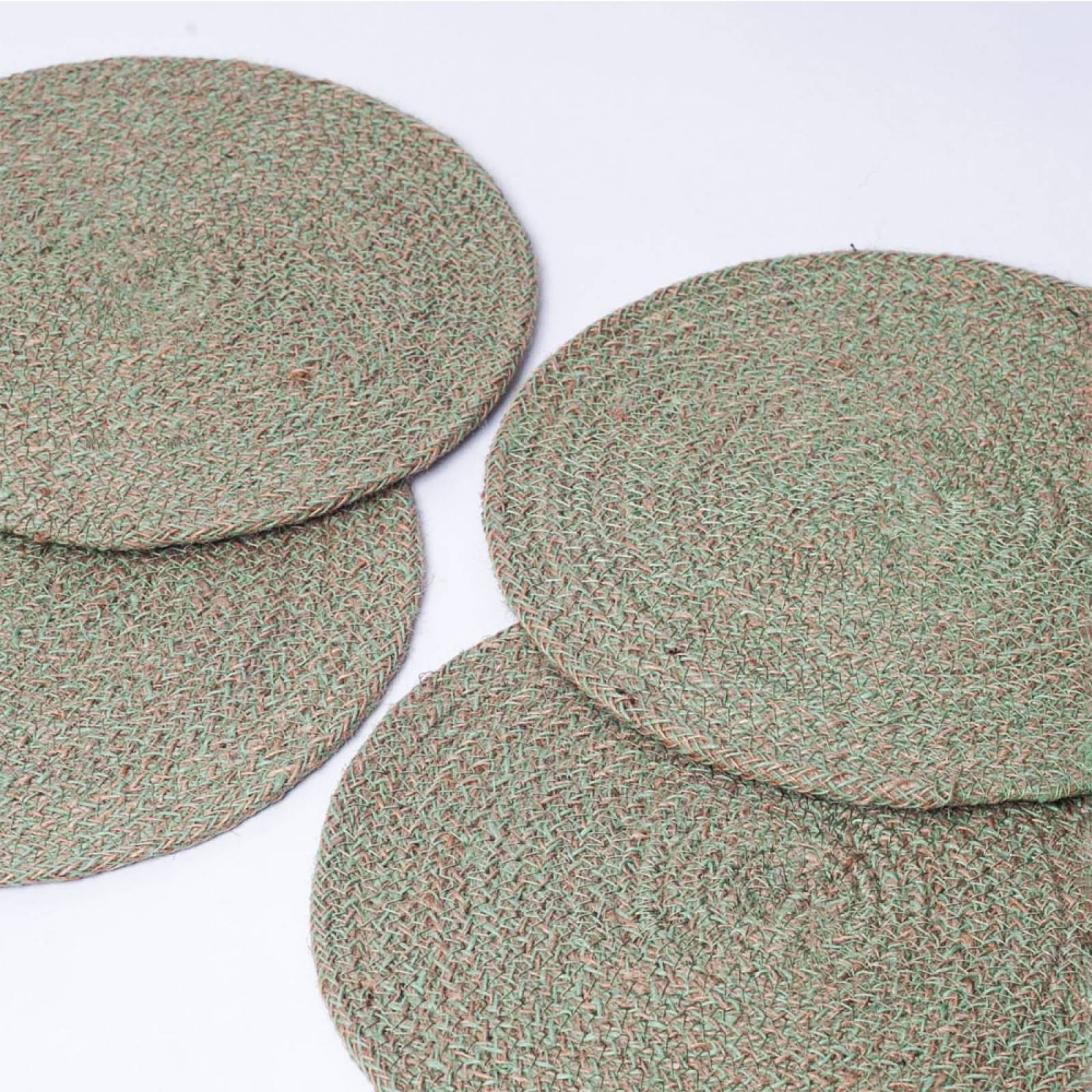 Set Of 4 Jute Placemats In Limpid Green 27cm thumbnails