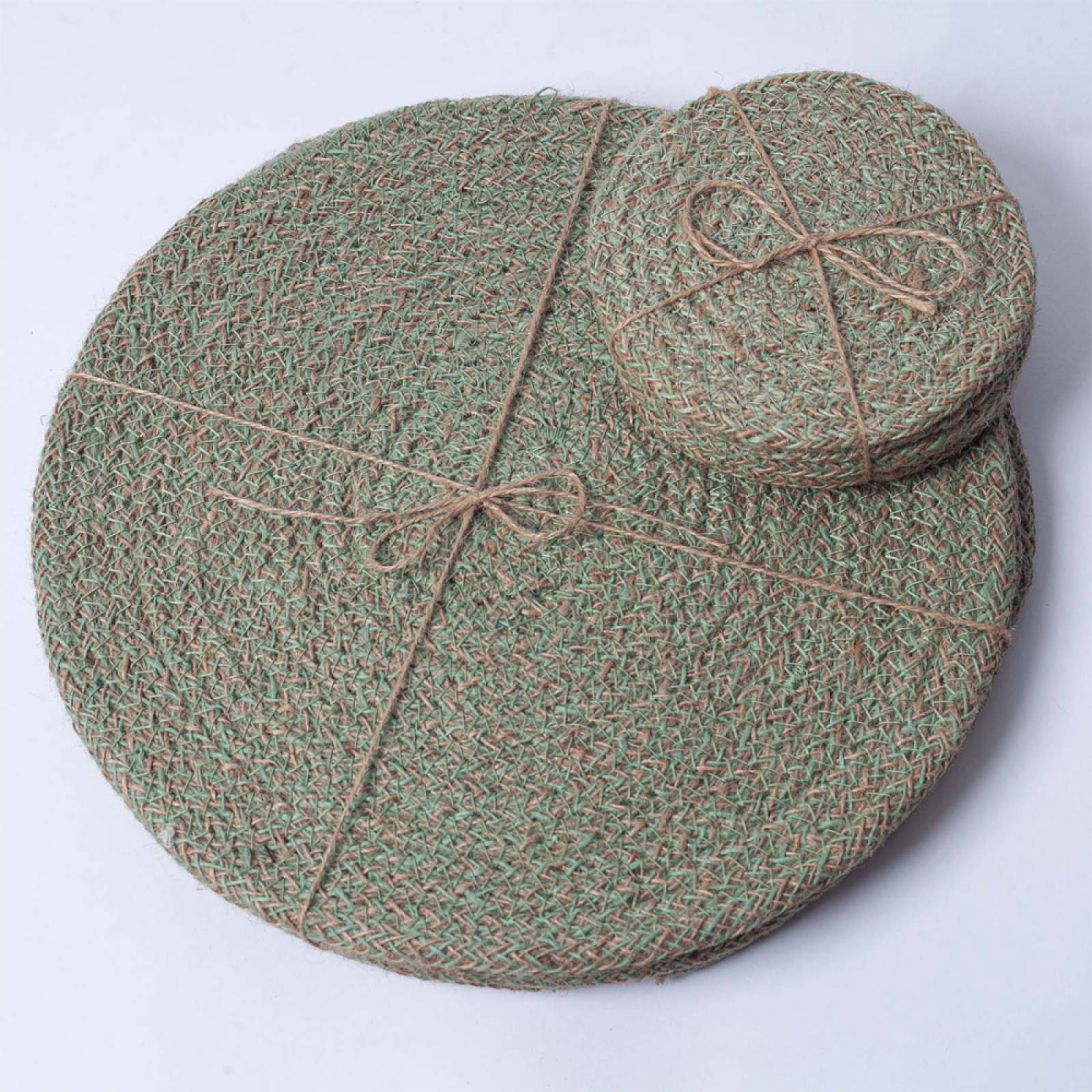 Set Of 4 Jute Placemats In Limpid Green 27cm thumbnails