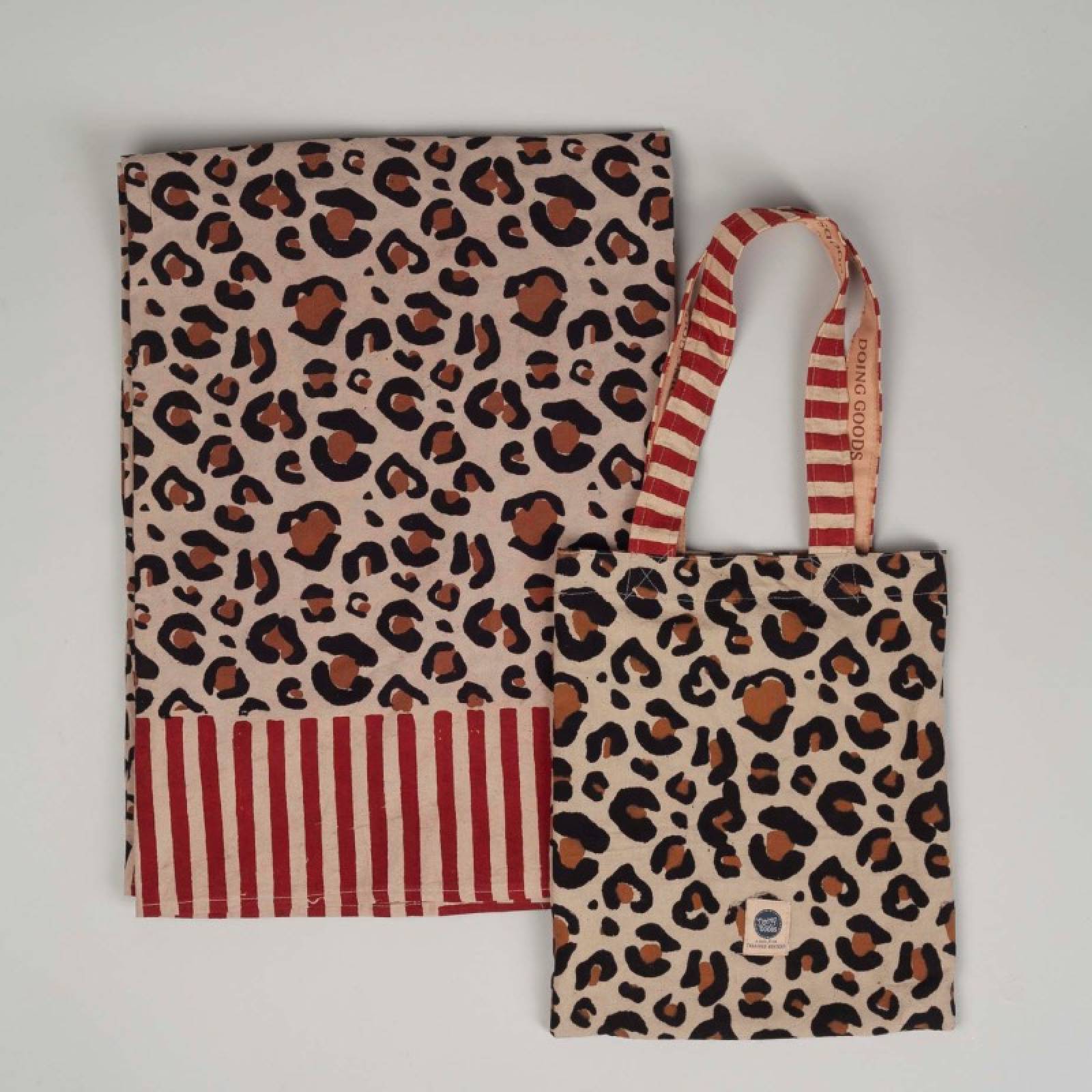 Single Sized Cotton Throw In Tote Bag - Leopard Print
