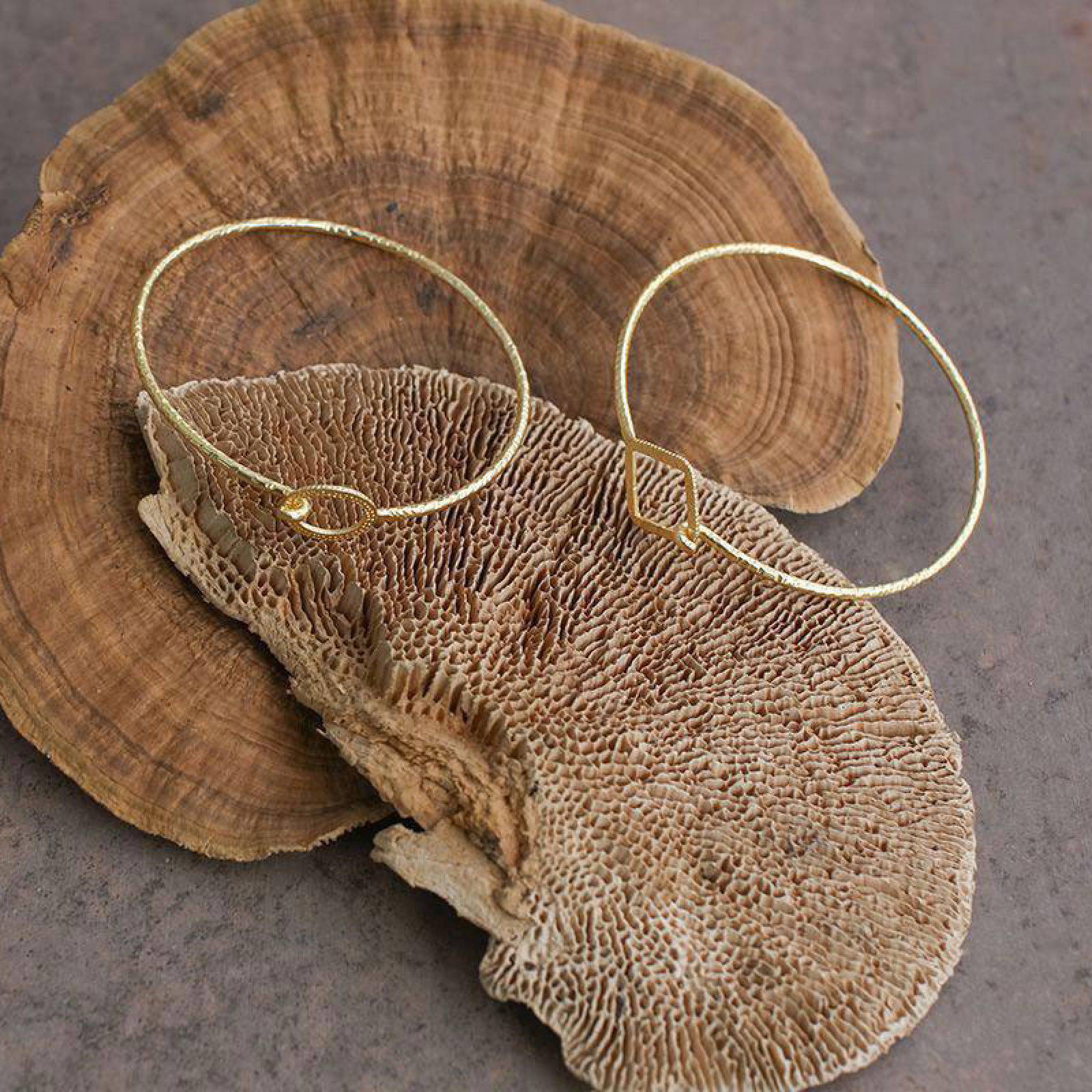 Amini Circle Bangle In Gold thumbnails