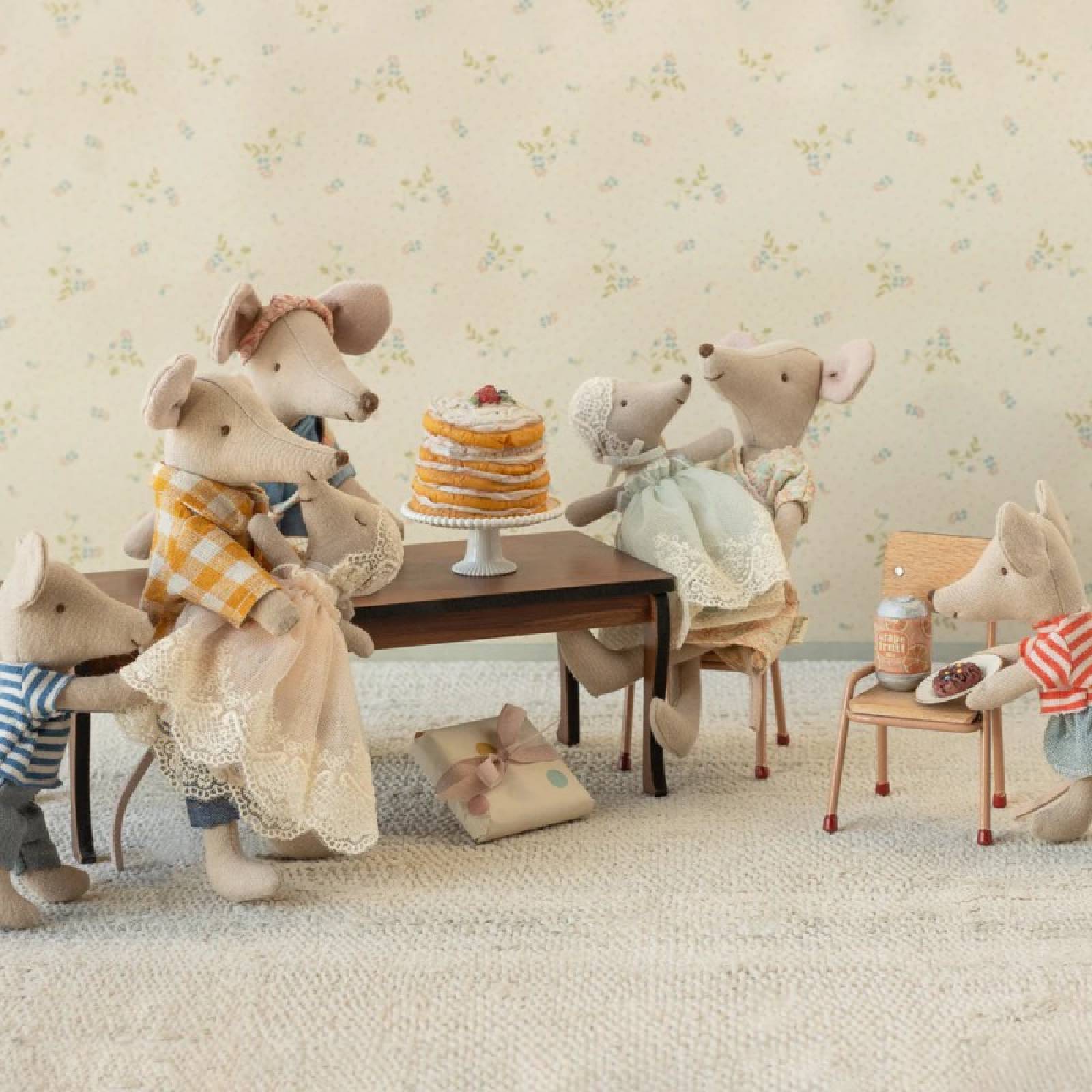 Baby Mouse In Gown In Mint By Maileg 3+ thumbnails