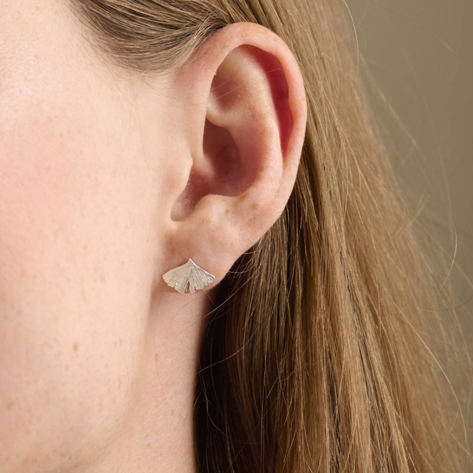 Biloba Stud Earrings In Gold By Pernille Corydon thumbnails