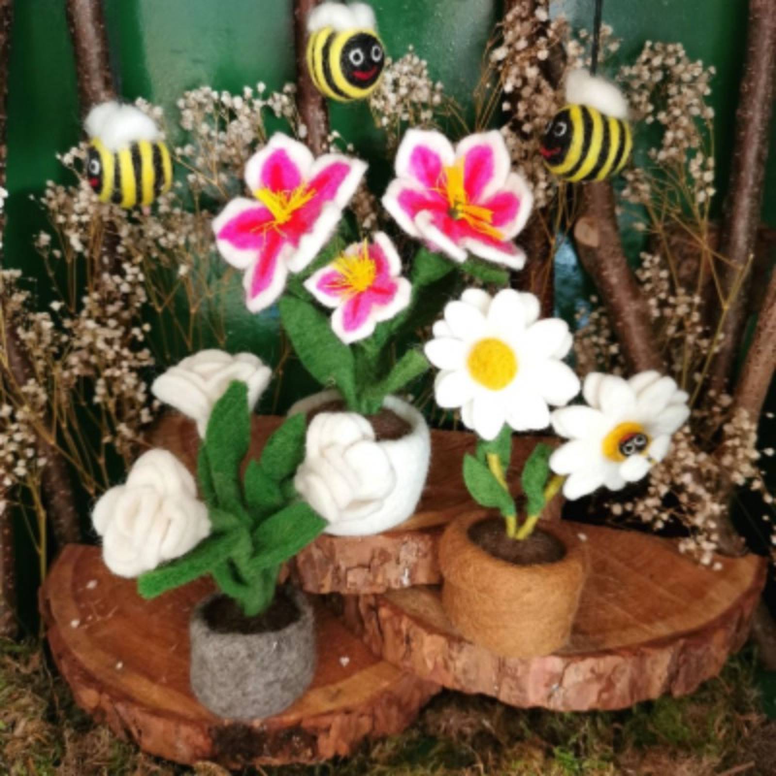 Dazy Daisy - Handmade Felt Standing Decoration thumbnails