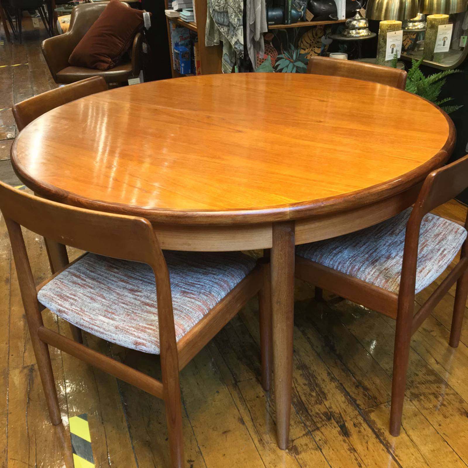 1960s G Plan Fresco Model 4385 Circular Extending Dining Table thumbnails