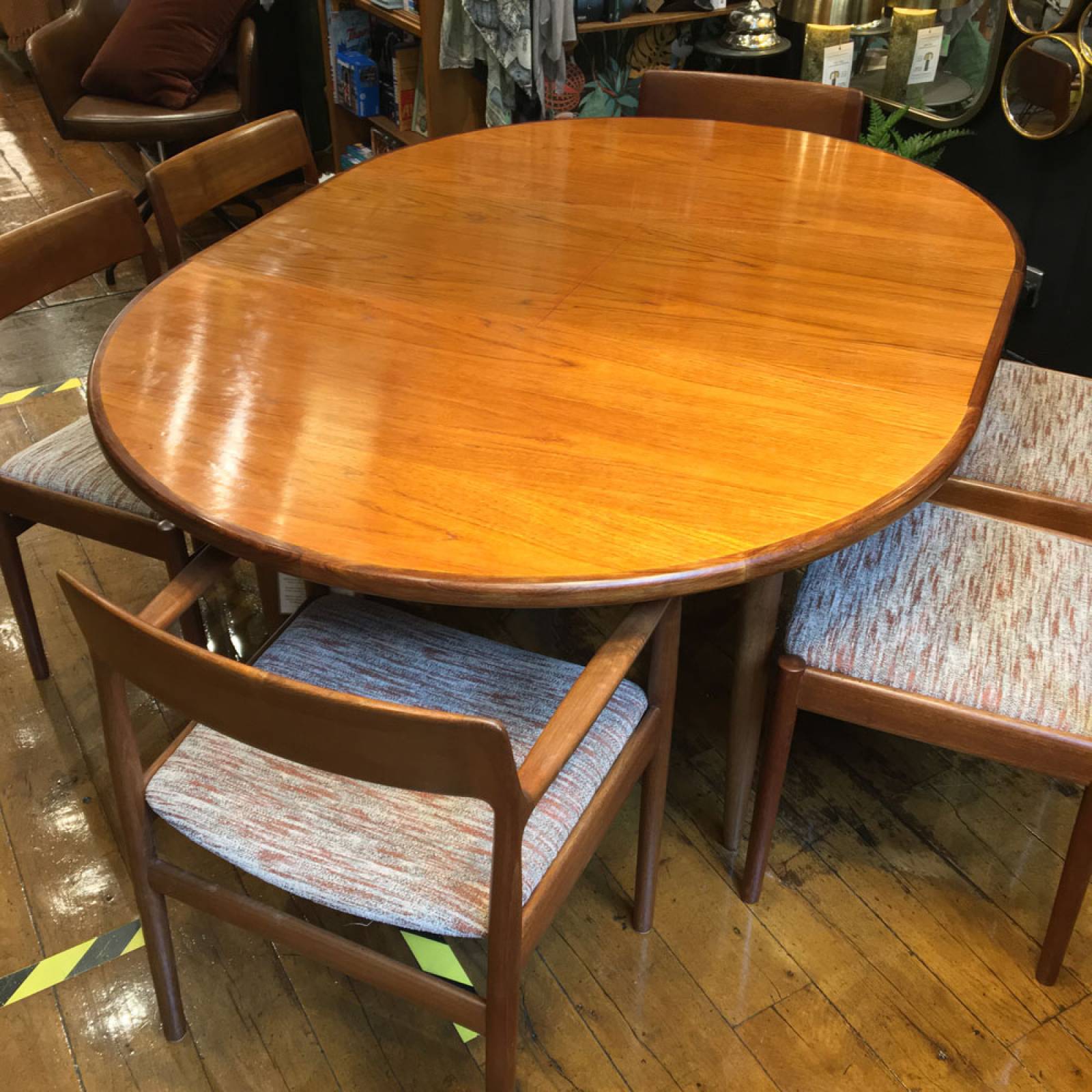 1960s G Plan Fresco Model 4385 Circular Extending Dining Table thumbnails