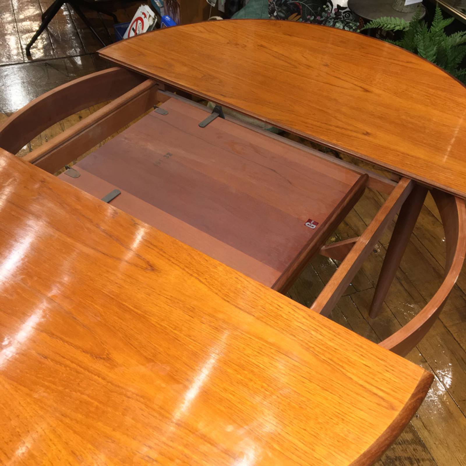 1960s G Plan Fresco Model 4385 Circular Extending Dining Table thumbnails