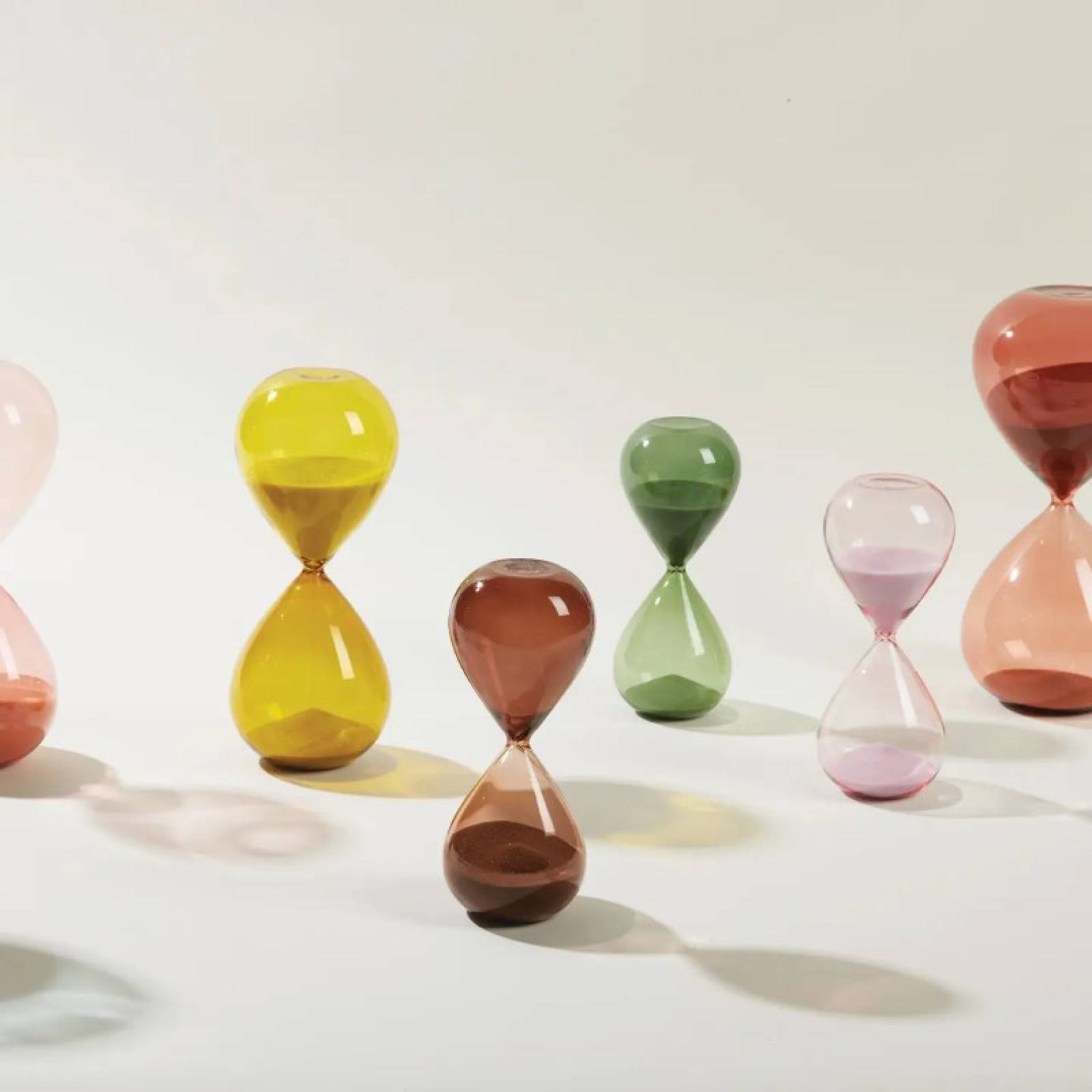 Hourglass In Evergreen - 15 Minutes thumbnails