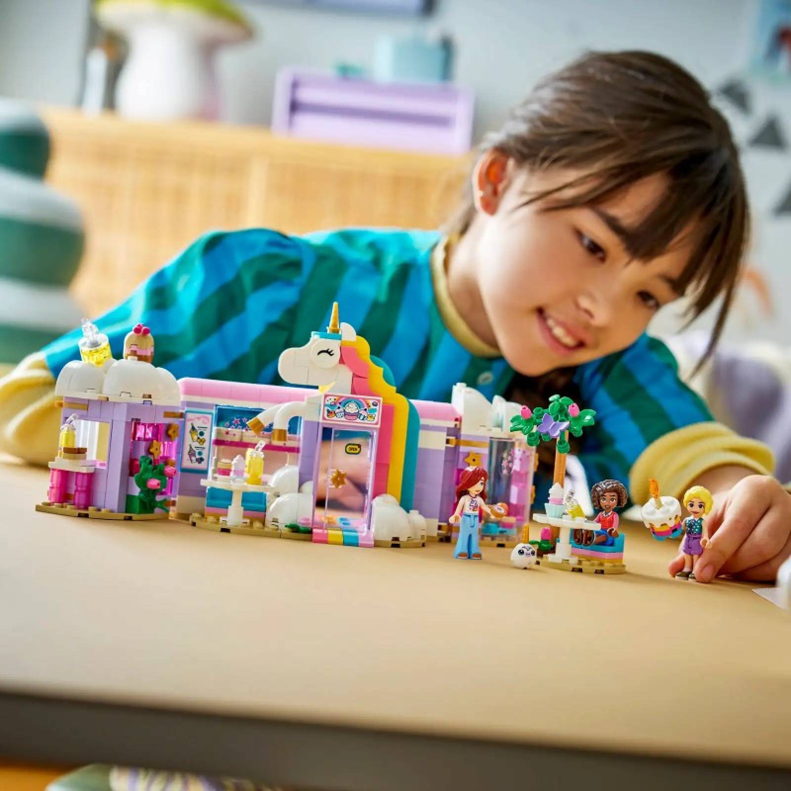 LEGO Friends Unicorn Dream Cafe 42684 6+ thumbnails