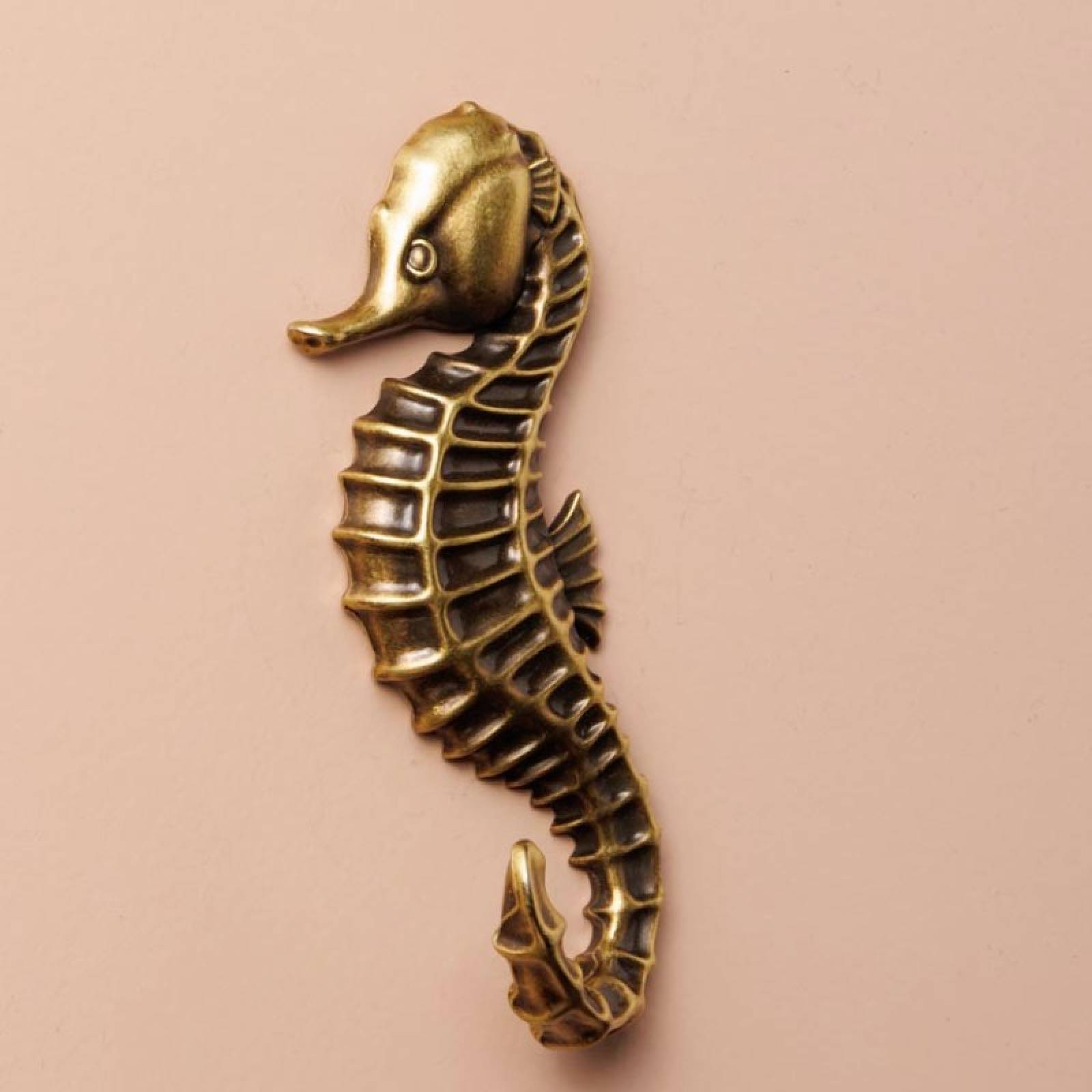 Metal Seahorse Hook In Gold thumbnails