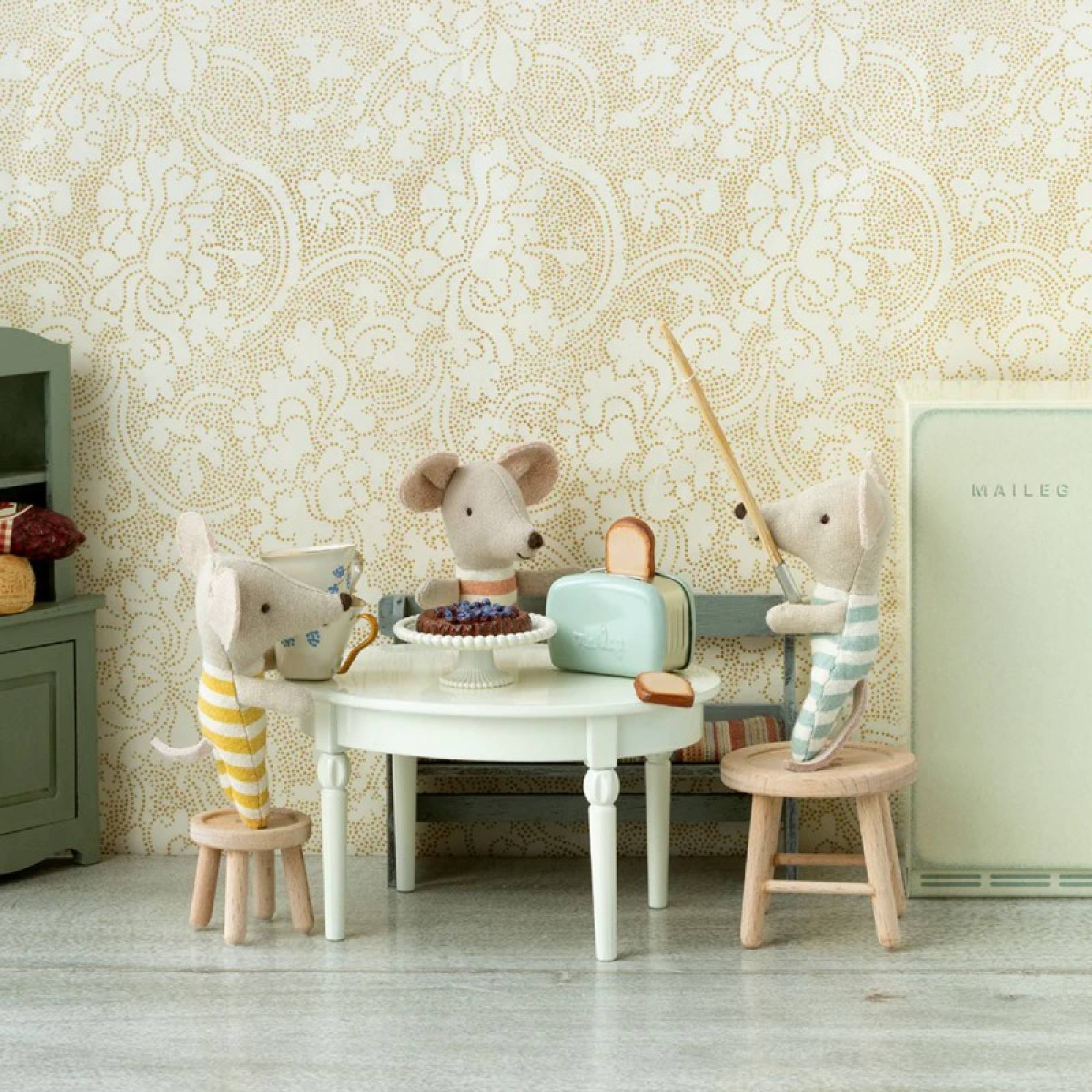 Miniature Toaster & Bread In Mint By Maileg 3+ thumbnails