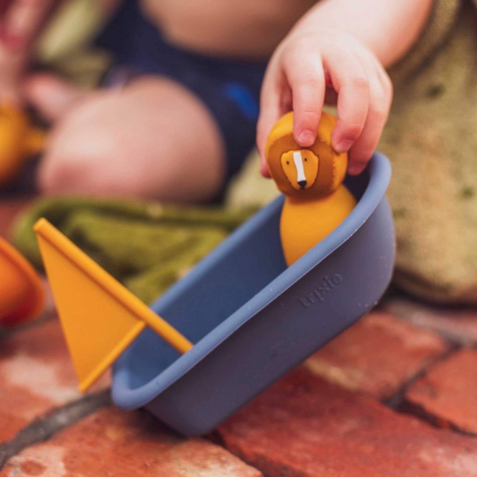 Mr Lion Sailboat Bath Toy 1+ thumbnails