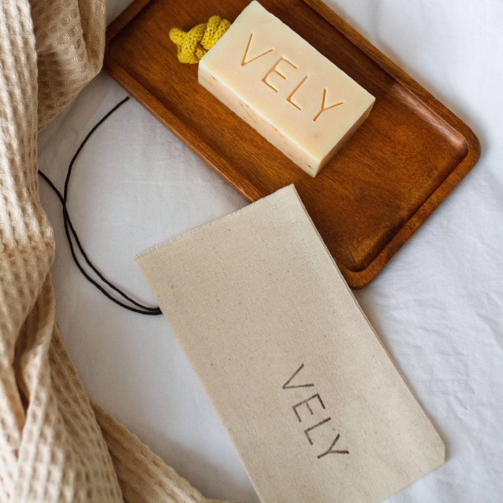 Natural Handmade Soap On A Rope - Italian Summer 110g thumbnails