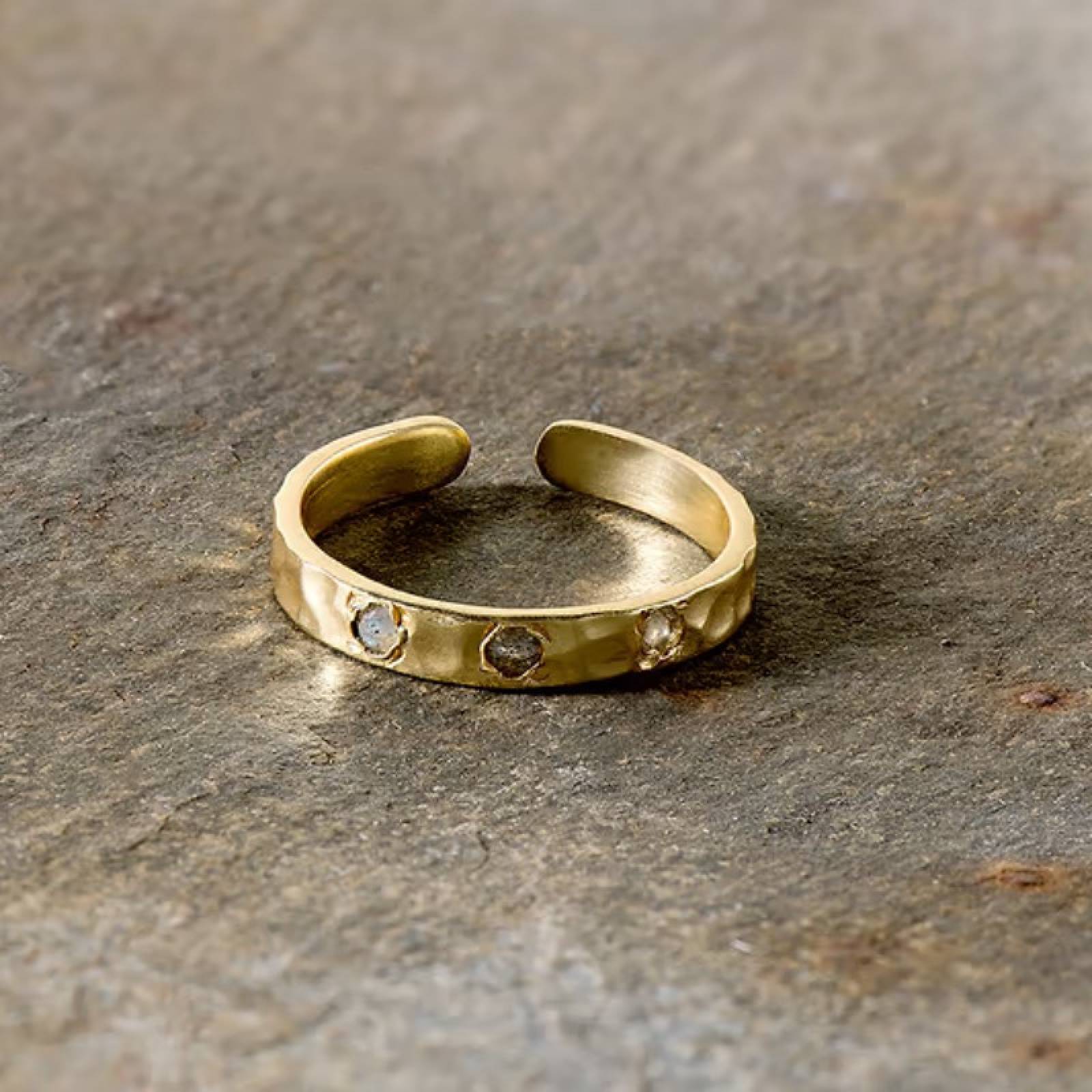 Ratna Labradorite Ring In Gold