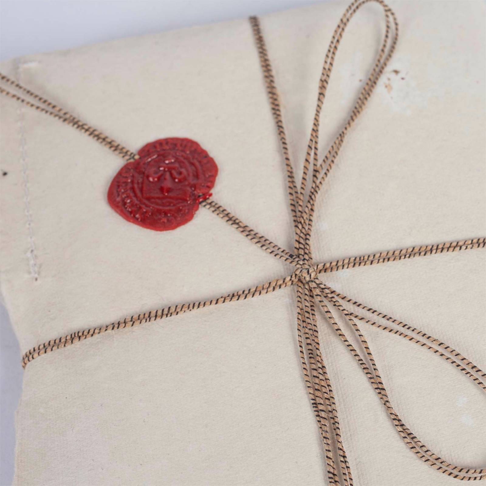 Set Of 12 Notecards & Envelopes With Wax Seal In White thumbnails