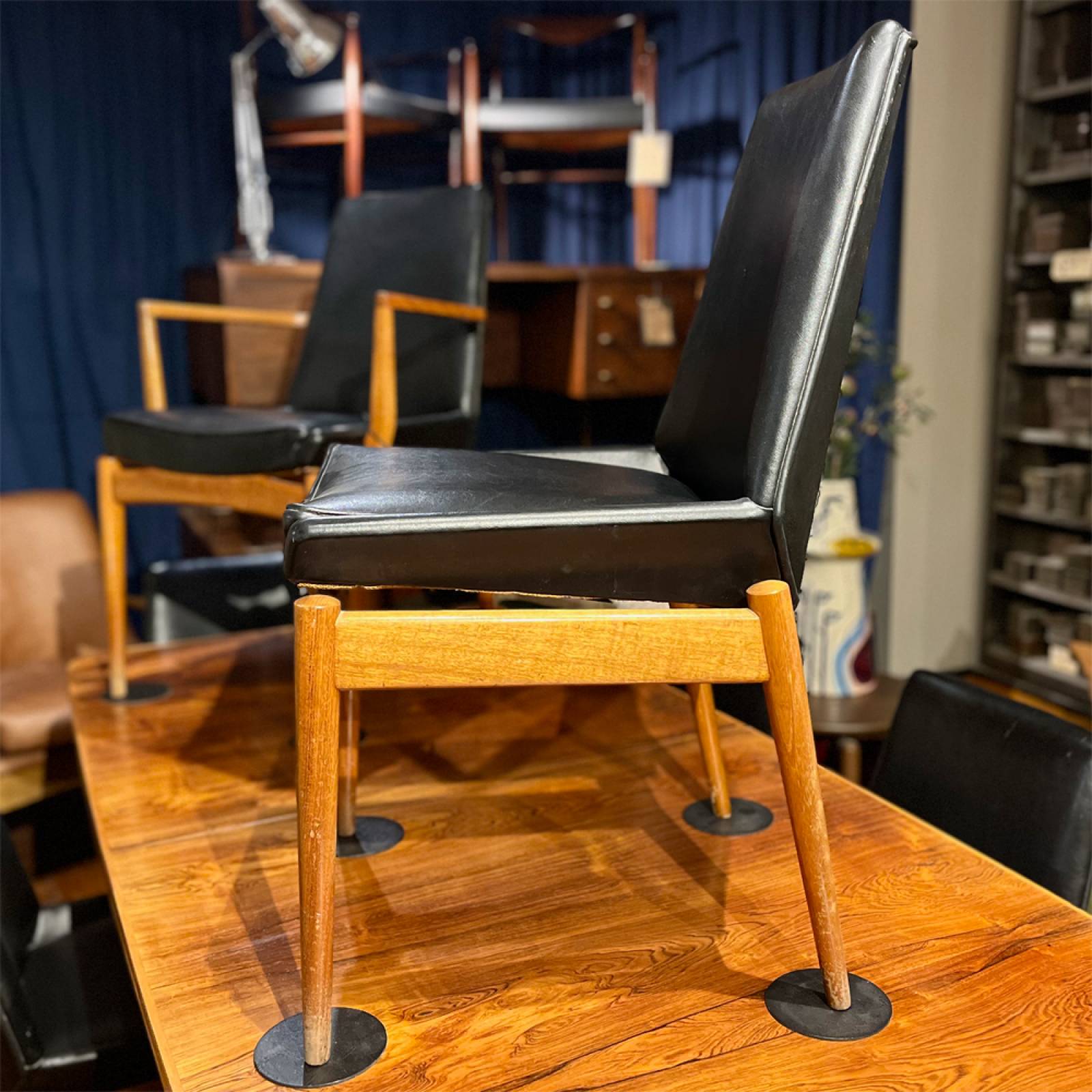 1960s Set Of 8 Hamilton Dining Chairs By Archie Shine thumbnails