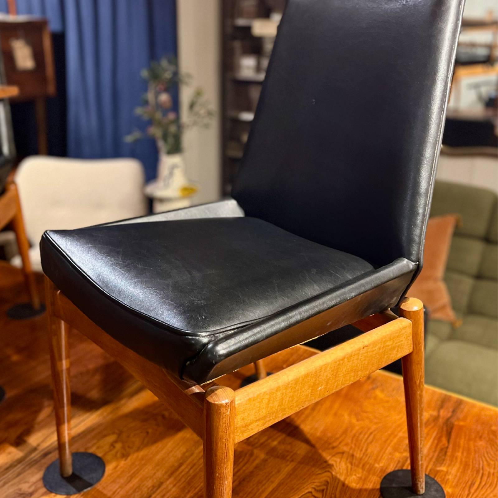 1960s Set Of 8 Hamilton Dining Chairs By Archie Shine thumbnails