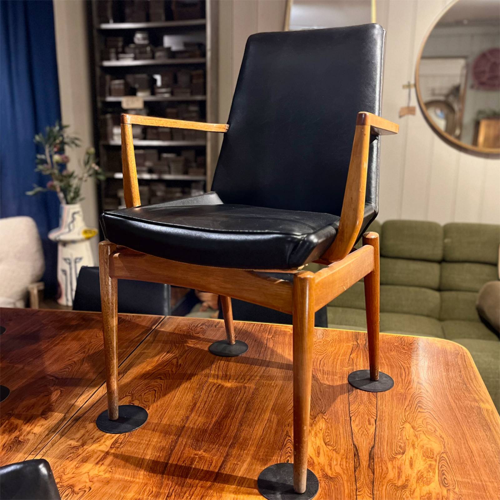 1960s Set Of 8 Hamilton Dining Chairs By Archie Shine thumbnails