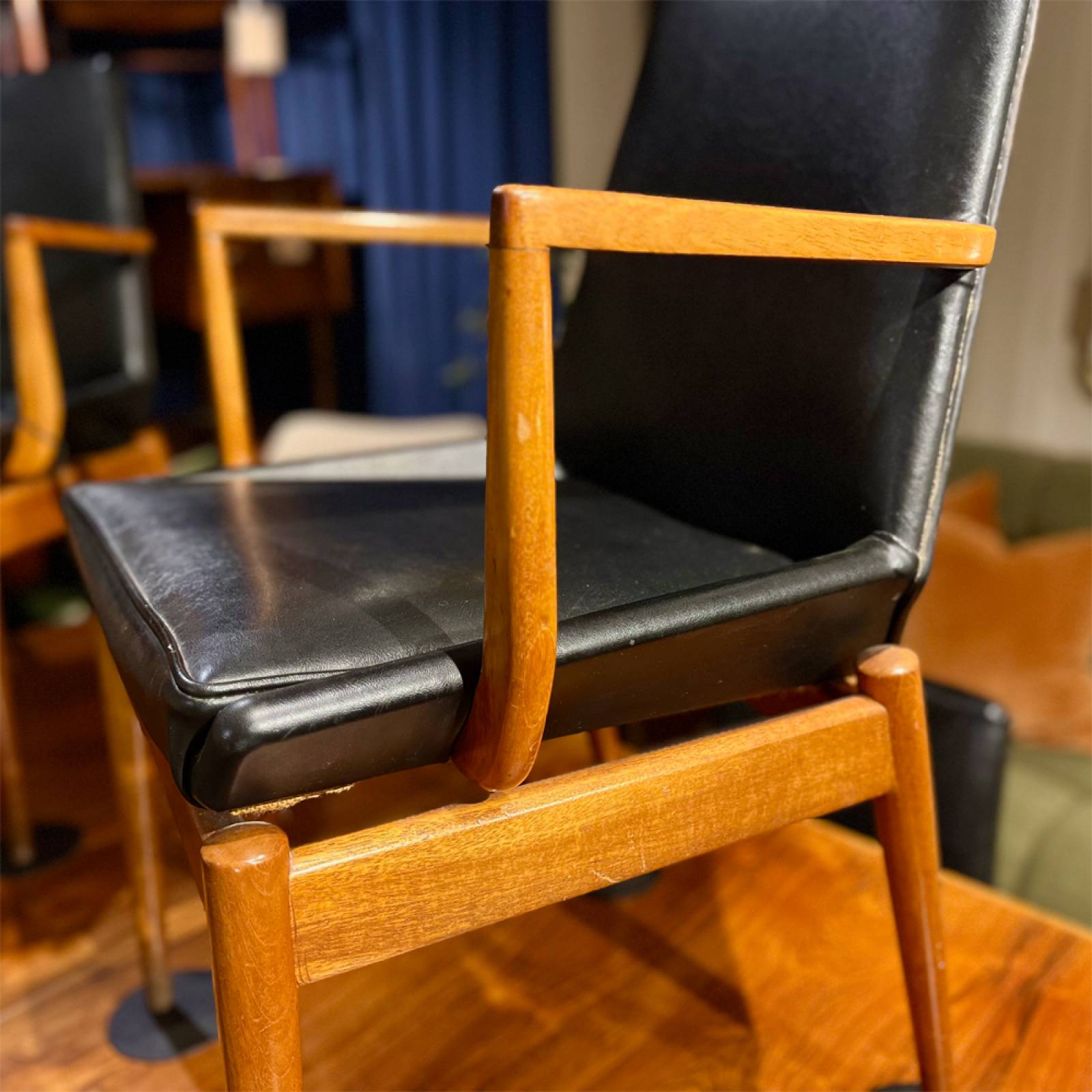 1960s Set Of 8 Hamilton Dining Chairs By Archie Shine thumbnails