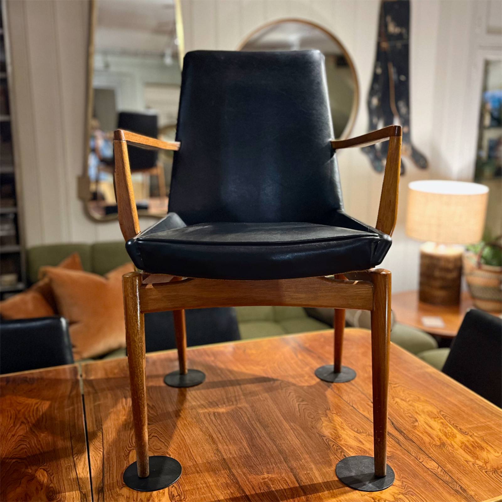 1960s Set Of 8 Hamilton Dining Chairs By Archie Shine thumbnails