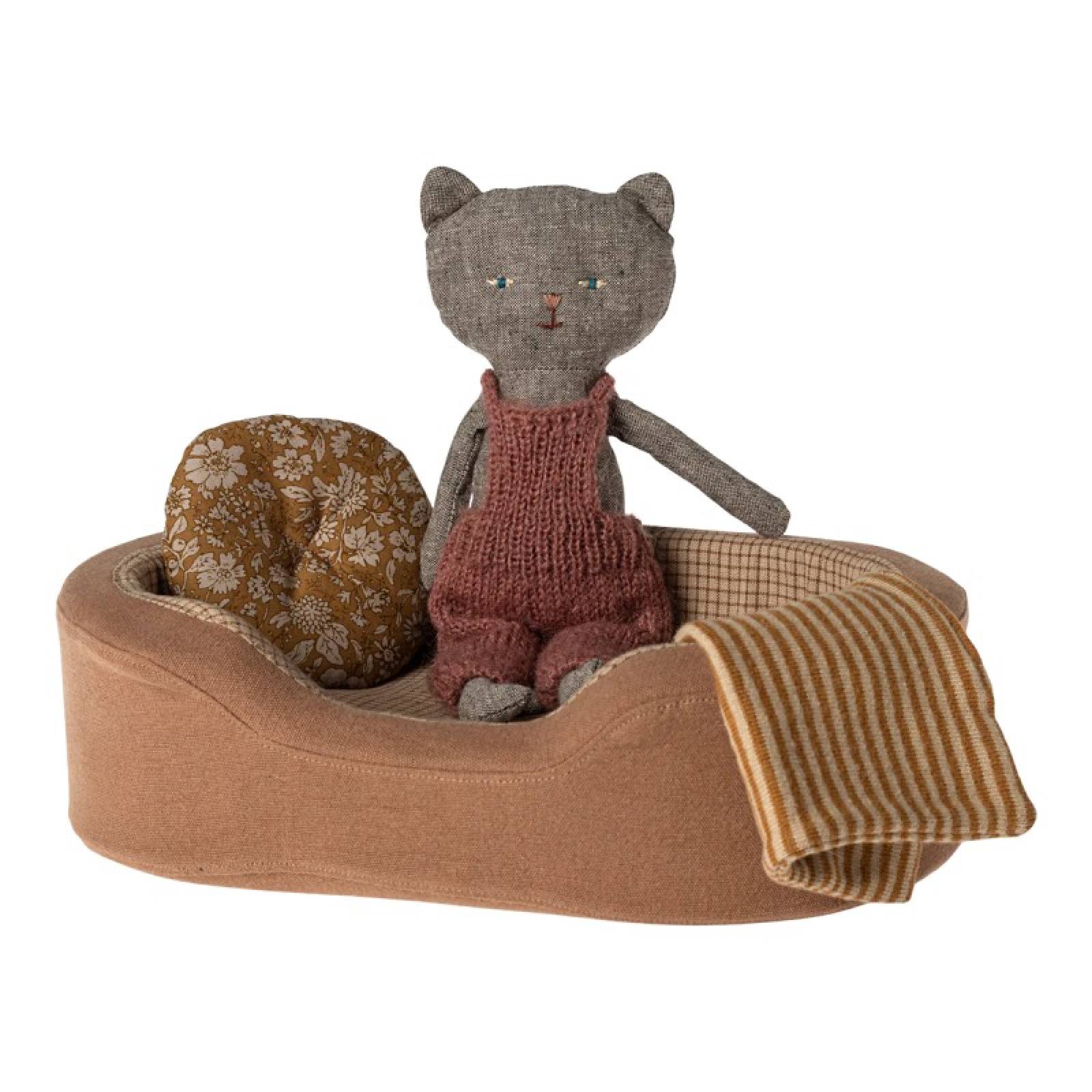 Small Toy Pet Cosy Basket In Brown By Maileg 3+