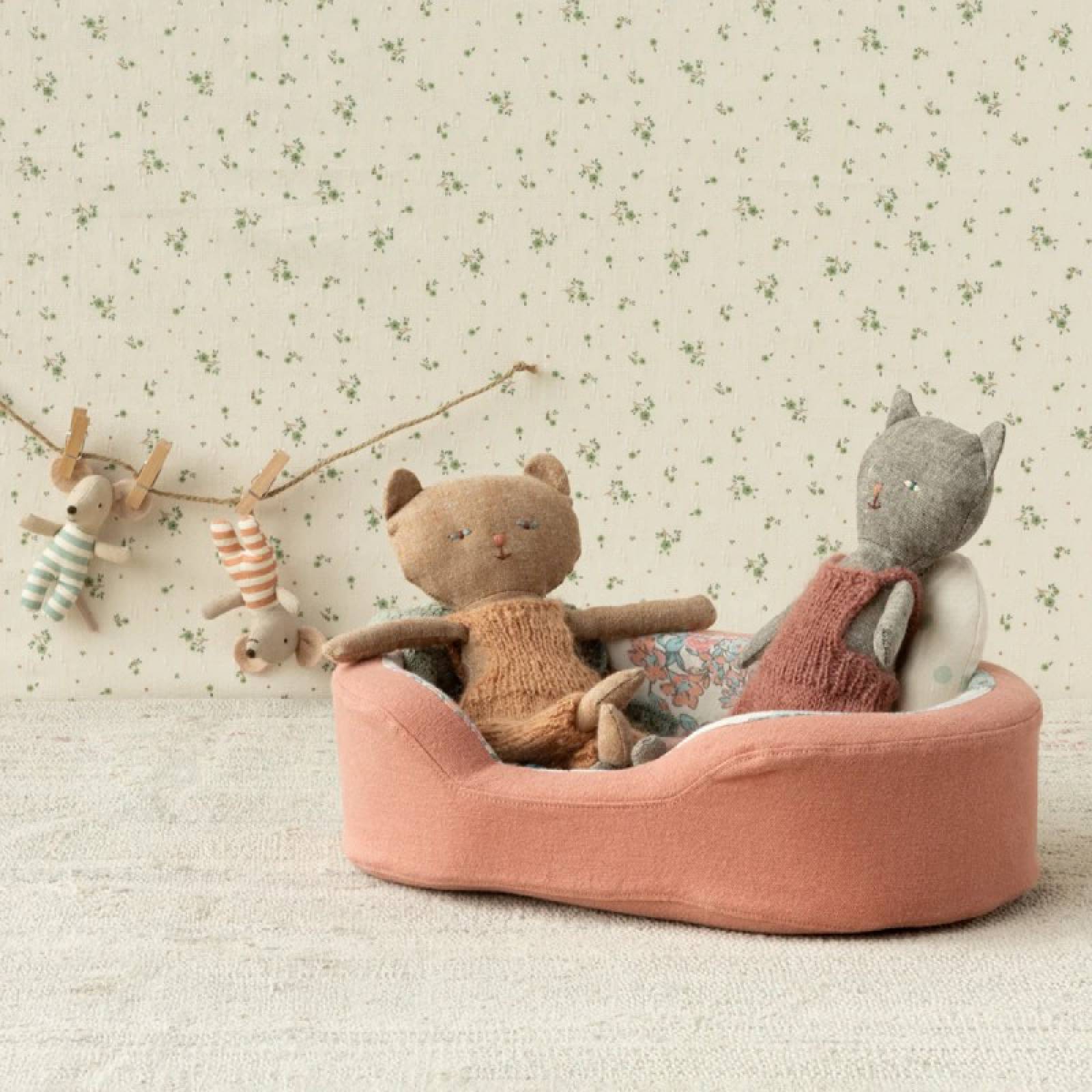 Small Toy Pet Cosy Basket In Coral By Maileg 3+ thumbnails