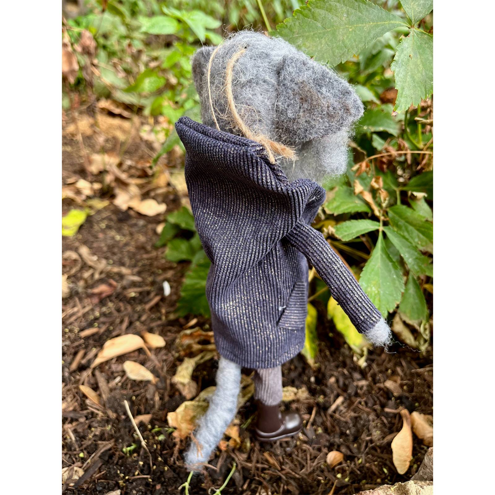 Large Dressed Cat Wool Figure With Suit & Boots thumbnails