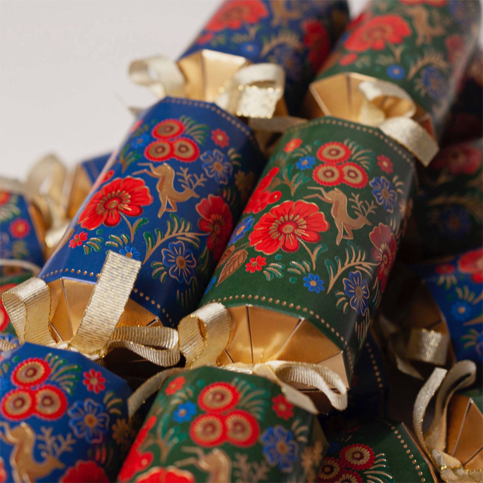 Box Of 6 Christmas Crackers - Folk Art thumbnails