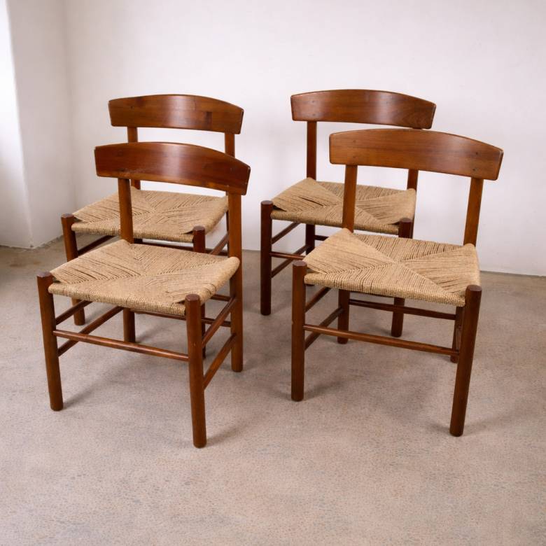 Vintage Set Of 4 B&oslash;rge Mogensen J39 Chairs In Walnut