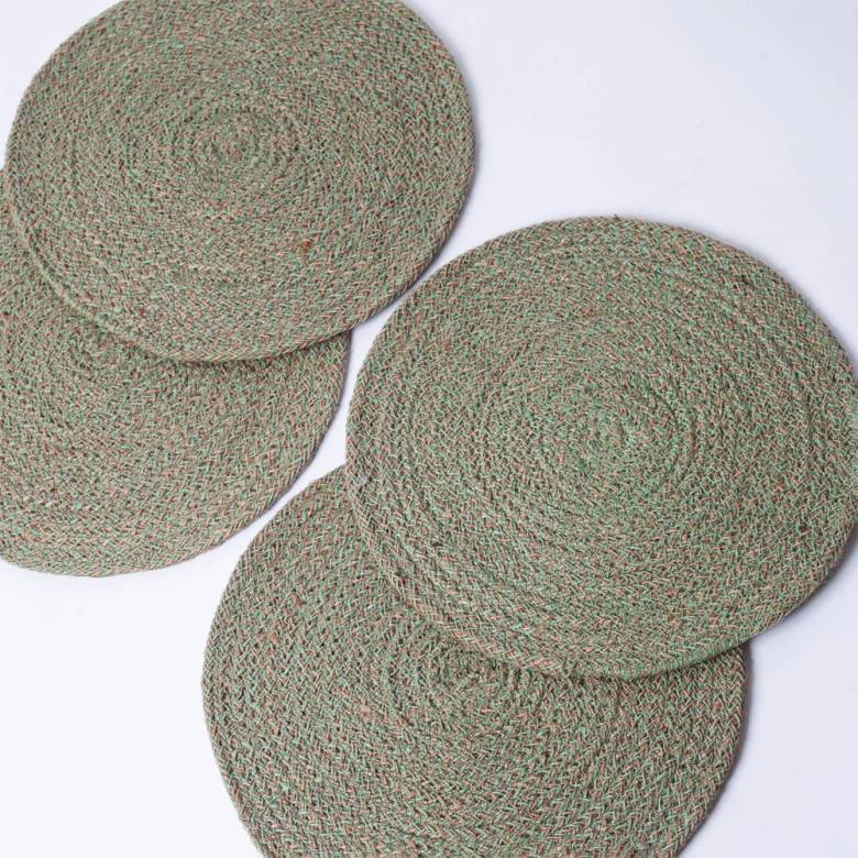 Set Of 4 Jute Placemats In Limpid Green 27cm