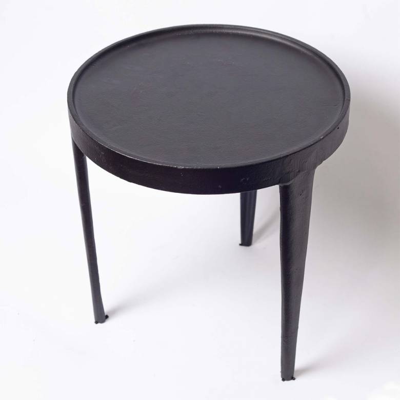 Small Simple Black Metal Side Table With Curved Lip H:37cm