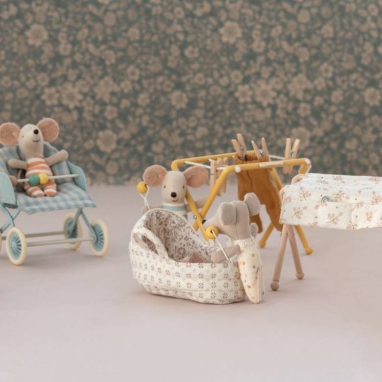 Baby Mouse Carrycot By Maileg 3+