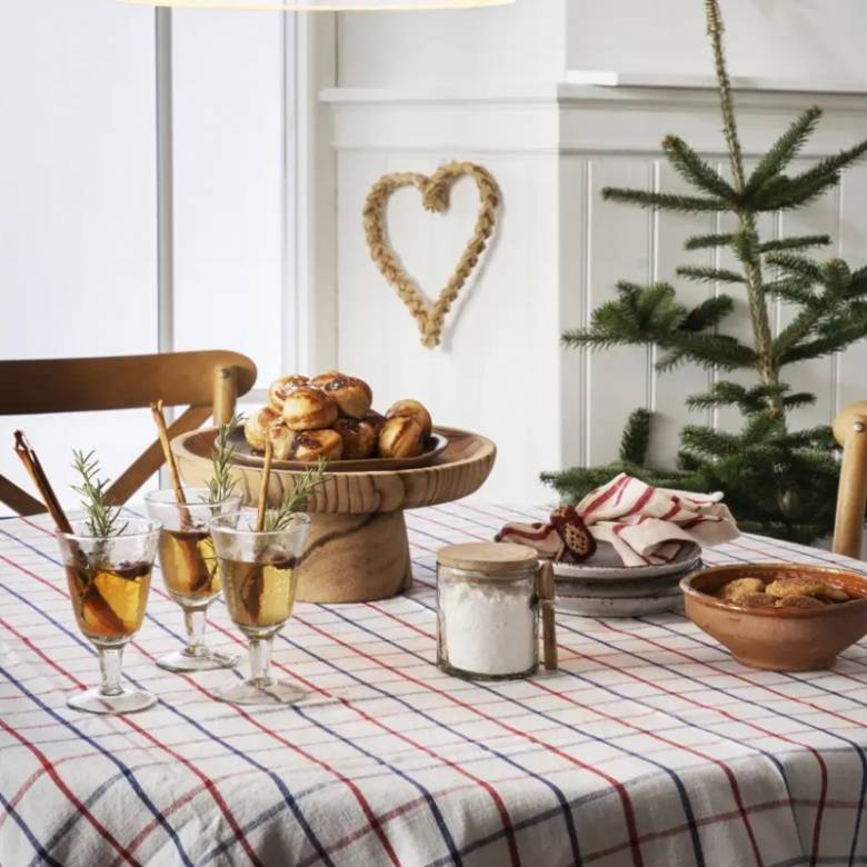 Checked Table Cloth In Red, White & Blue