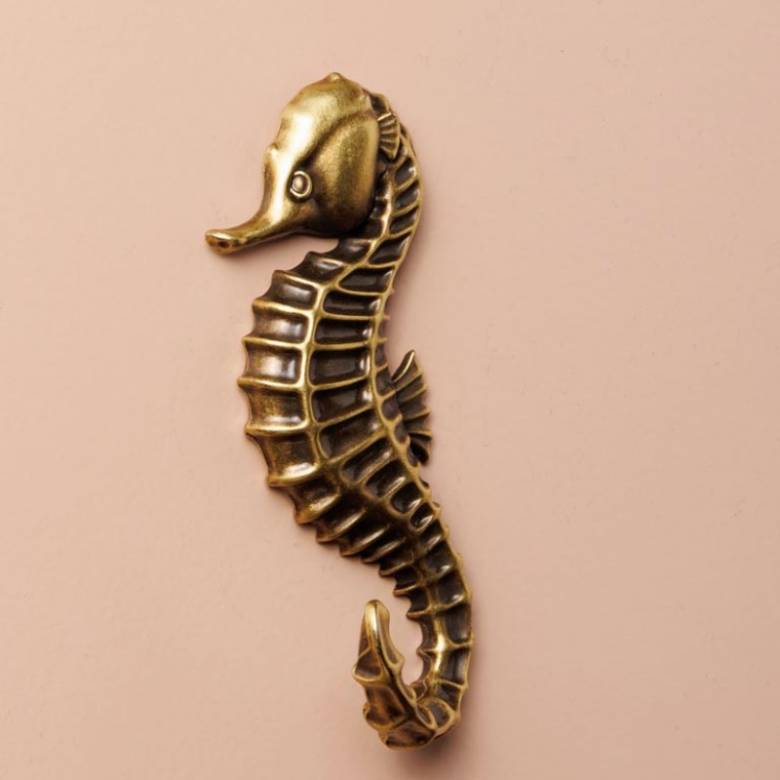 Metal Seahorse Hook In Gold